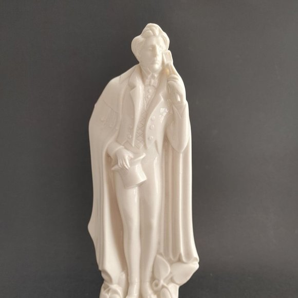 Vintage German Taube Porcelain Victorian Courting Bowing Male Figurine - Picture 5 of 10